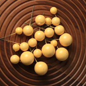 כדורים בצבע צהוב לקישוט עוגה