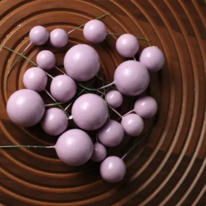 כדורים בצבע ורוד לקישוט עוגה