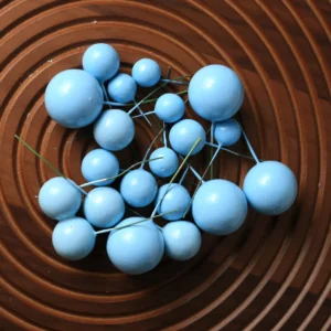 כדורים בצבע תכלת לקישוט עוגה