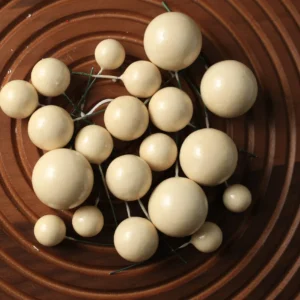 כדורים בצבע בז' לקישוט עוגה