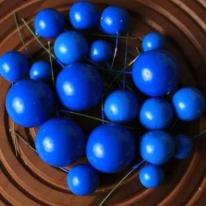 כדורים בצבע כחול לקישוט עוגה