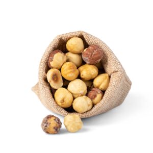 אגוזי לוז קילו שלם